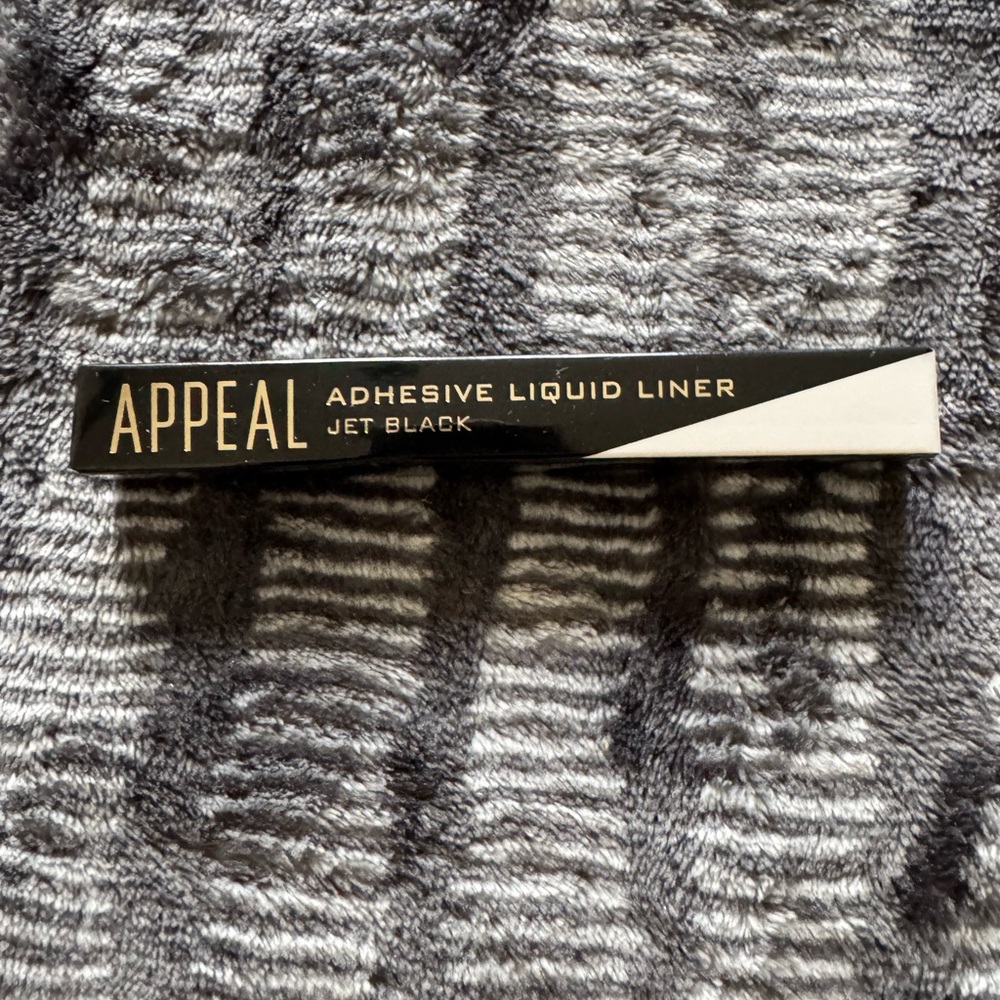 Appeal Adhesive Liquid Liner in Jet Black
